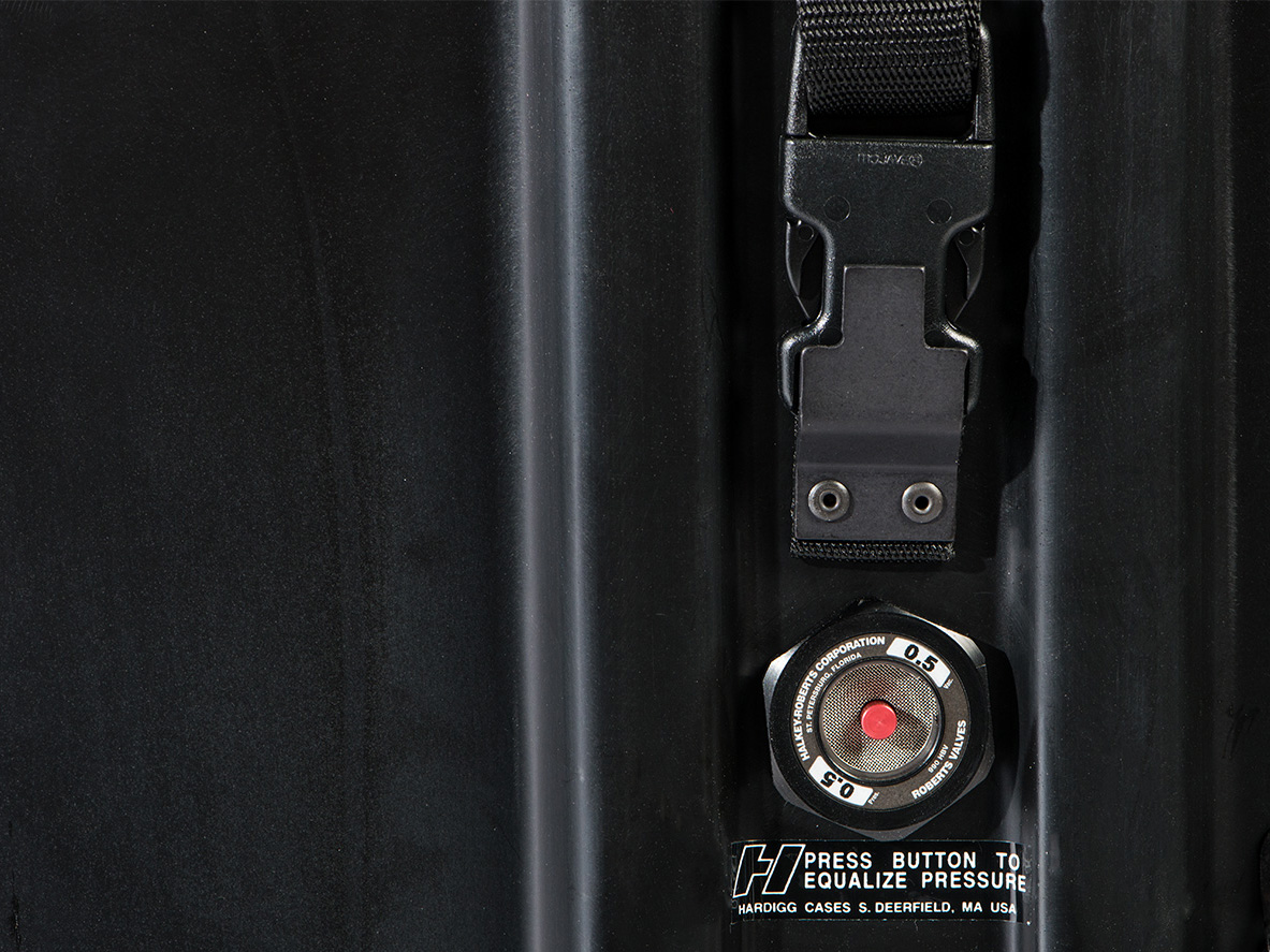 Атмосферный клапан сброса давления для полной водо- и пыленепроницаемости - кейсы Pelican