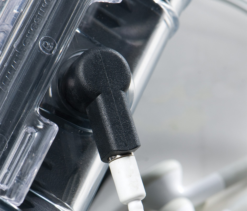 Защищенный от брызг разъем под наушники - микрокейc Pelican i1015 для iPhone