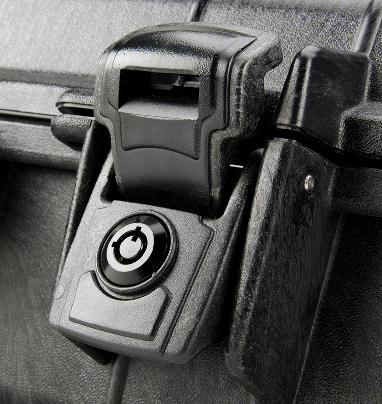 Защитный кейс-дипломат Pelican 1490 для ноутбука - встроенный двойной замок безопасности